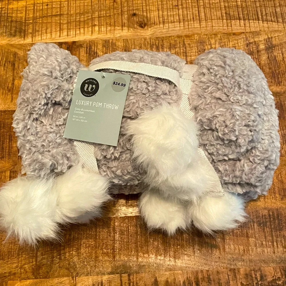 Sherpa Throw Blanket - Picture 1 of 2